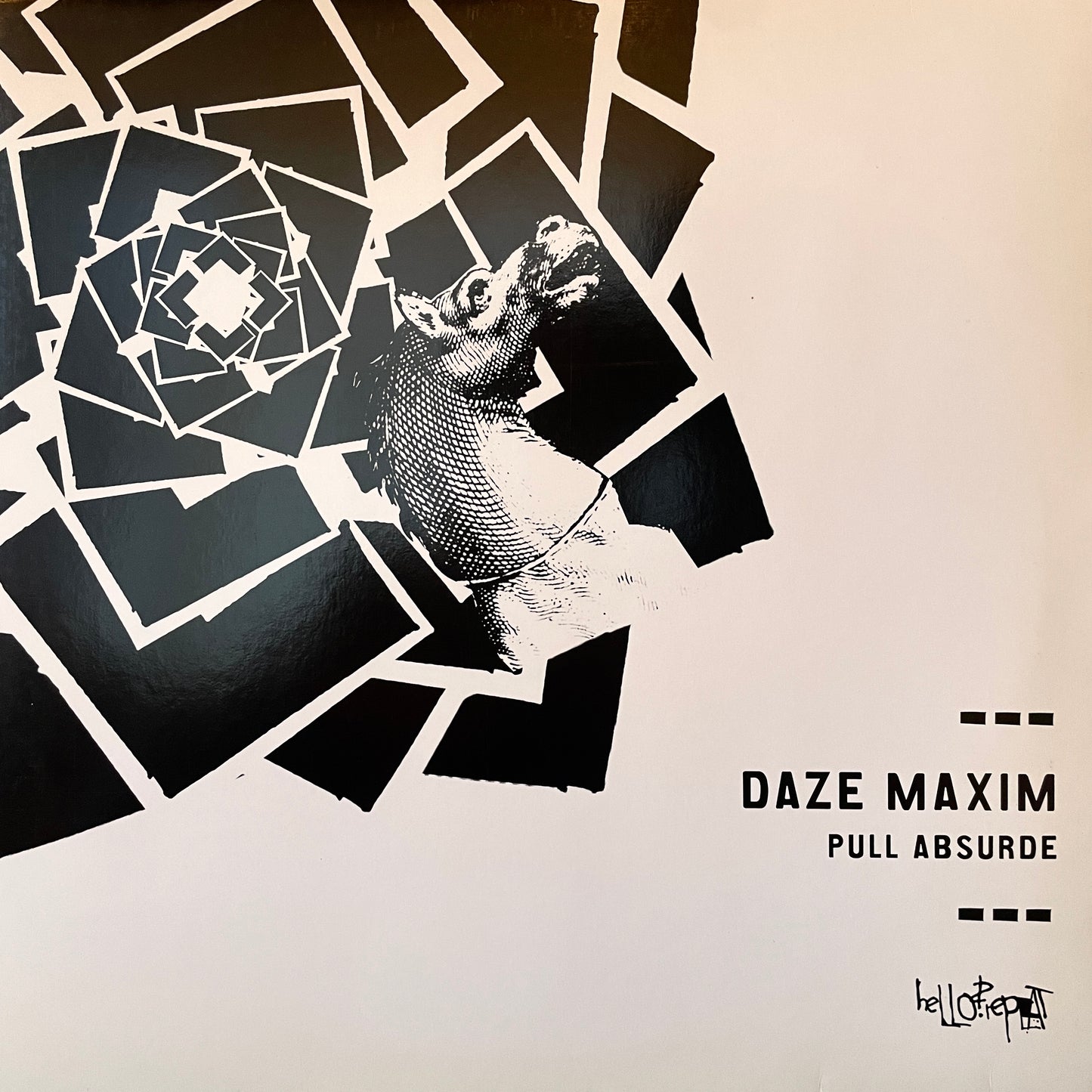 Daze Maxim – Pull Absurde