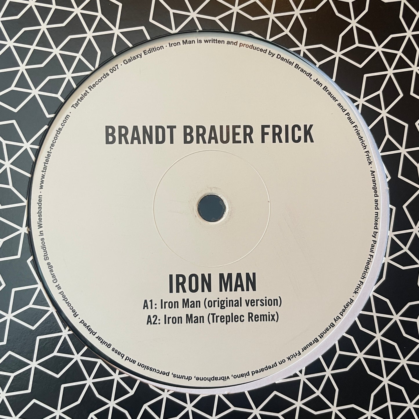 Brandt Brauer Frick – Iron Man